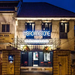  Hostal The Brownstone & Space